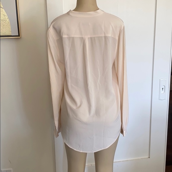 Equipment 💯 % Silk peach blouse - Picture 2 of 4